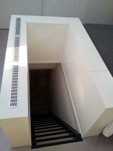 Traphekkast met geïntegreerde tv en centrale verwarming