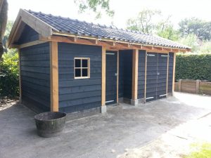 Maatwerk schuurtje in de stijl van de woning