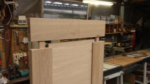 Deuvel verbinding van een eiken houten keukendeur