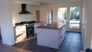 Keuken met hardstenen blad